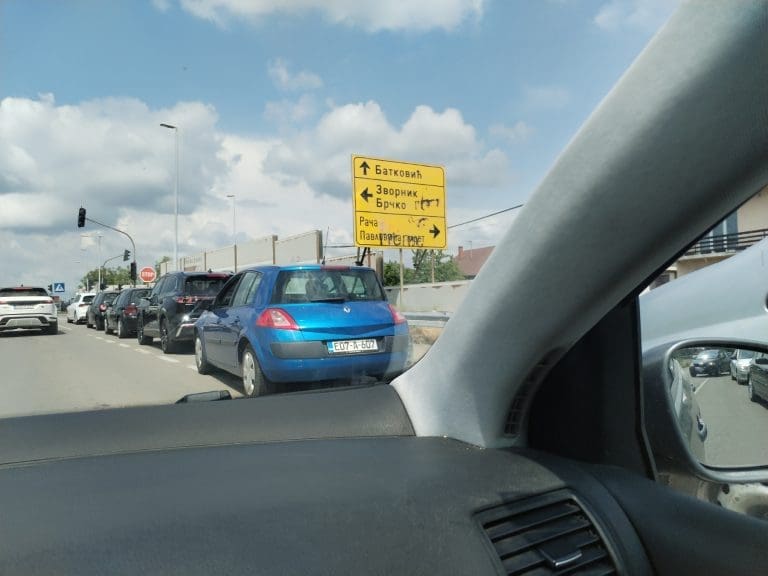 Zatvoren magistralni put zbog međunarodne biciklističke trke – saobraćaj u potpunom kolapsu