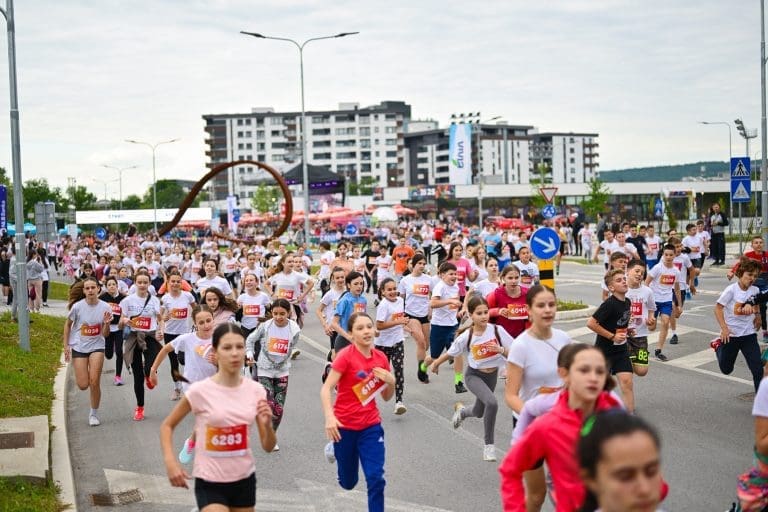 Školarci obasjali Banjaluku sportskim duhom: Održana trka “Intersport School Run”
