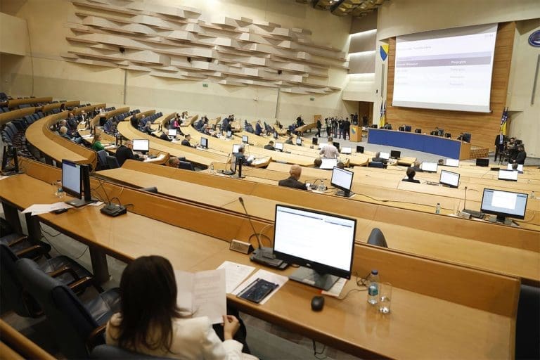 Samo bahato: Magazinović, Ćudić i Borenović potrošili više od 150.000 KM za službena putovanja