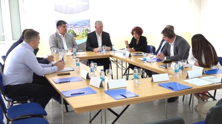 Lopare: Na razgovor o rudarenju litijuma na Majevici došla samo dva narodna poslanika od pozvanih devet