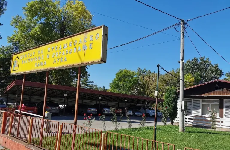 VASPITAČICE U BANJALUCI RADE ZA MINIMALAC: “Tražili su da imamo visoku stručnu spremu, a sad nas degradiraju”
