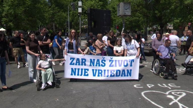 Dugočekivani zakon o roditeljima njegovateljima izazvao brojne reakcije
