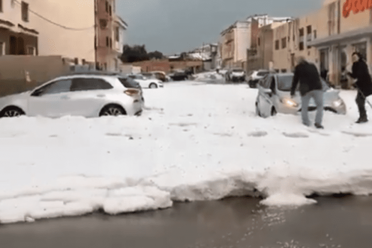 Ovo nije snijeg: Popularno ljetovalište pogodilo nesvakidašnje nevrijeme VIDEO