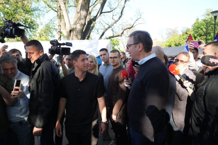 Studenti FON-a izbacili crtać, u glavnim ulogama Vučić i Ćaci: „Znači, sad imamo i srpski South Park. Juhu!“