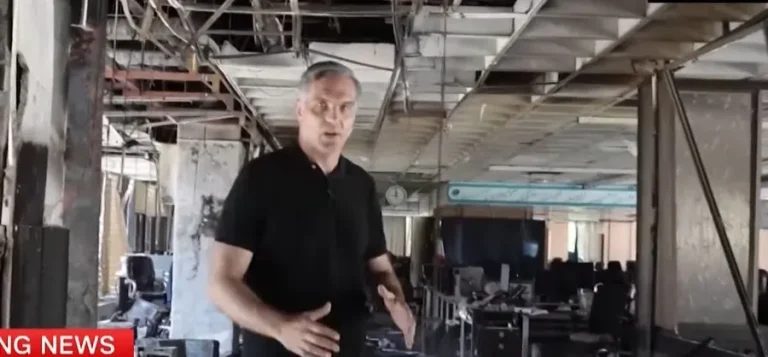 Novinar CNN-a ušao u zgradu iranske televizije koja je pogođena izraelskim projektilima: “Sve je uništeno” (VIDEO)