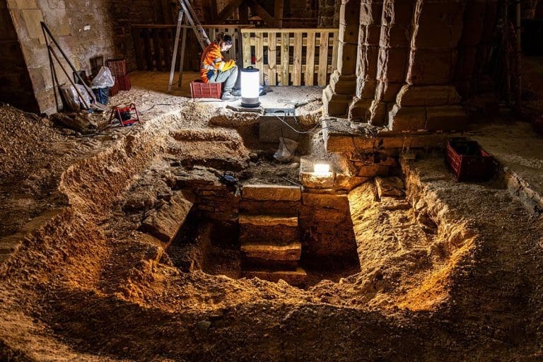 Misteriozno otkriće: Pronađene stepenice ispod crkve niz koje niko nije sišao 400 godina