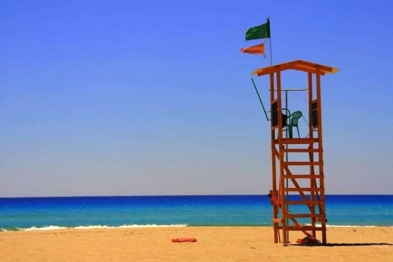 Opasna “bakterija koja jede meso” se širi evropskim plažama