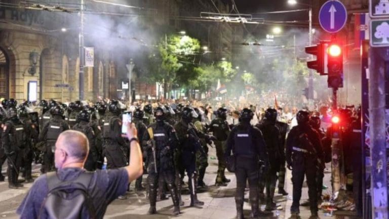 Počele blokade u Novom Sadu: “Zavrni rukav. Napravi blokadu.”