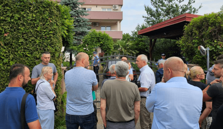 Policija upala u kuću Milana Miličevića, u prostorije Gradske uprave, oglasio se SDS