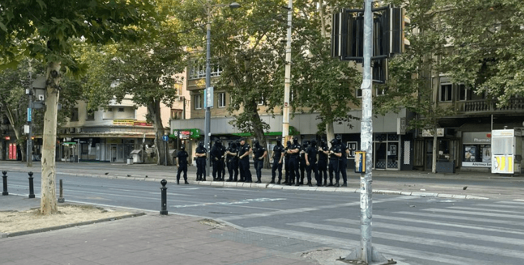 Policajci sa fantomkama prave “sačekušu” kod Pravnog fakulteta