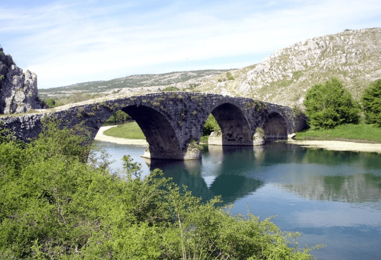 Mještani upozoravaju: 300 godina stari biser Hercegovine nestaje pred našim očima!