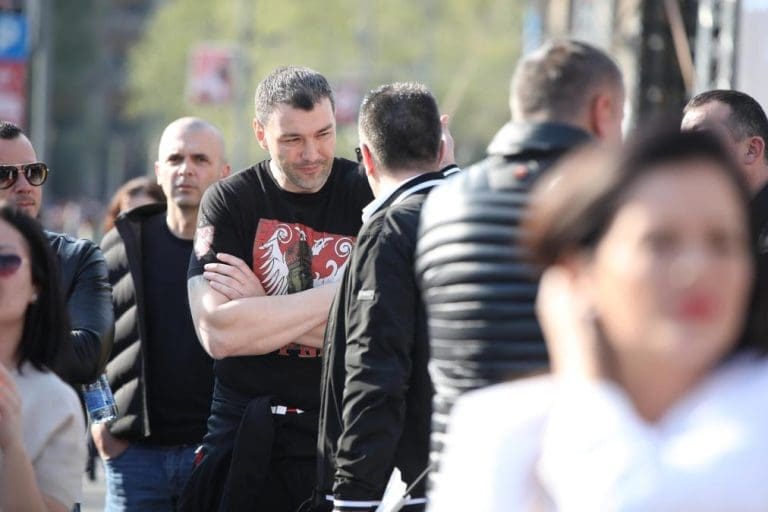 Na „književno veče“ stigao i Vladimir Mandić: Kreće se ka šatorima u Pionirskom parku