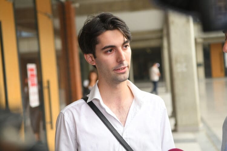 Sugrađani dočekali studenta Luku nakon puštanja iz zatvora, on poručio: “Želimo promjenu vlasti, ali samo je jedan način”