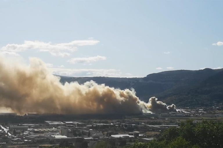 Veliki požar u Mostaru, gori firma (VIDEO)