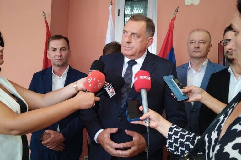 Dodik najavio jurnjavu u “Šumama”: 450 radnika putem lažnih uvjerenja prima dvije plate