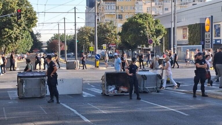 MUP Srbije saopštio: Sve blokade uklonjene, podnesene 24 prekršajne prijave