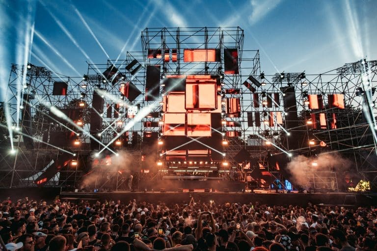 EXIT uz Hurts, Solomuna i Buraka Yetera okupio više od 55.000 ljudi, Tvrđavu večeras osvajaju legendarni Sex Pistols i Frank Carter, DJ Snake, Boris Brejcha, Indira Paganotto, Sara Landry i niz drugih