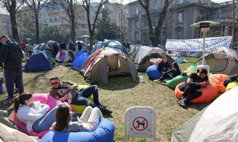 U Beogradu ništa novo: Postavljeni šatori, niče novi Ćacilend?