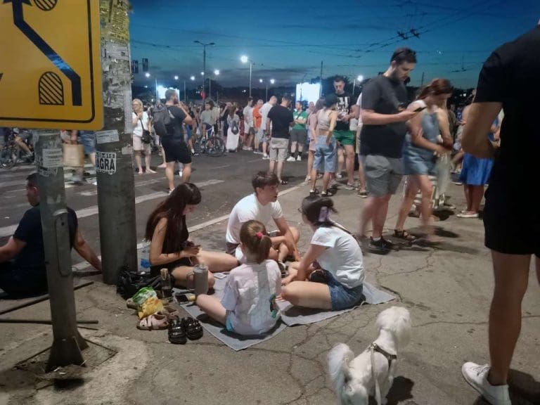 Napetosti u Srbiji: optužbe za represiju vlasti u gušenju studentskih protesta