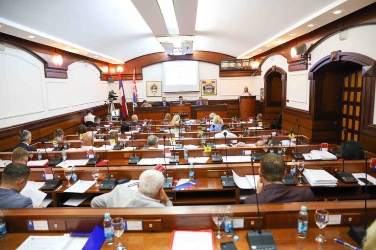 Skupština grada: Besplatni placevi, obnova igrališta i 11 regulacionih planova