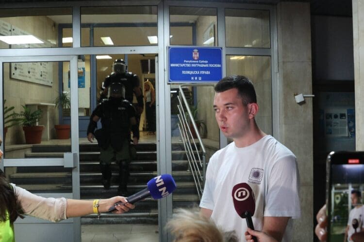 Student Mateja vratio pitanja jer je bio uznemiren, pet inspektora bilo u učionici: Policija i Fakultet tvrde da su i oni polagali