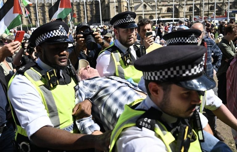 Oko 200 uhapšenih u Londonu tokom protesta podrške “Akciji za Palestinu”