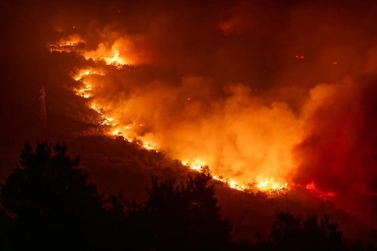 Albanija se suočava s požarima širom zemlje: “Izjednačiti palež sa ubistvom”