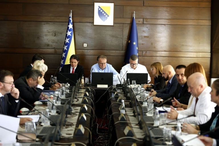 Pismo prodavačice koja će morati raditi 2. januara: Bez čega se, draga vlado, ne može živjeti dva dana?