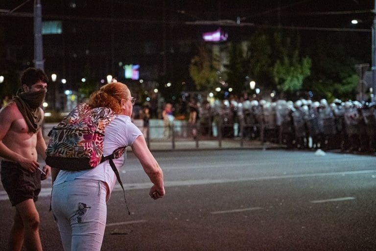 Žene u revoluciji i van nje