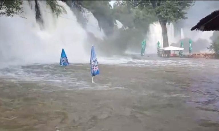 Pogledajte kako izgleda vodopad Kravica (VIDEO)