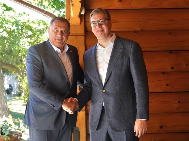 Sastali se Vučić i Dodik, razgovarali o “važnim temama za srpski narod”