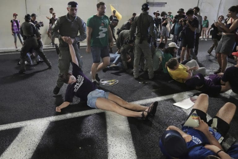 Na antivladinim protestima u Izraelu uhapšeno 25 osoba