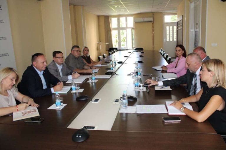 Rad nedjeljom da se posebno plaća u RS!?