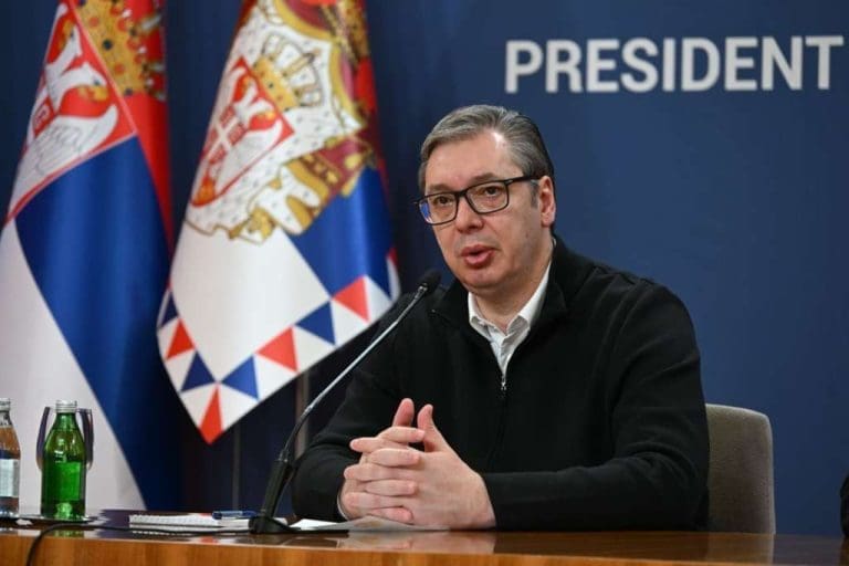 Vučić razgovarao s Makronom o situaciji u BiH
