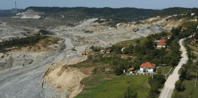 Ugljevik: Sela pogođena klizištem bukvalno tonu