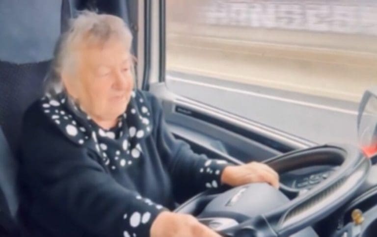Baka Rosa je najstarija vozačica kamiona, ne planira još u penziju