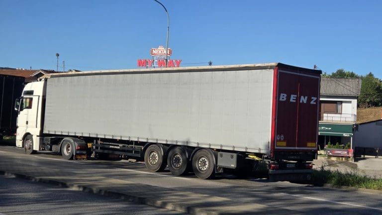 BLOKADA: Kolona kamiona pred Banjalukom (FOTO/VIDEO)