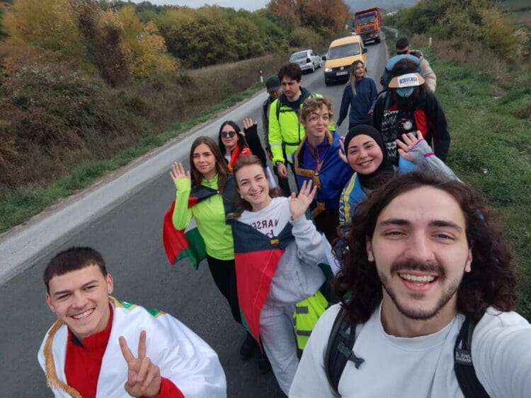 Studenti iz Novog Pazara drugi dan pješače za Novi Sad