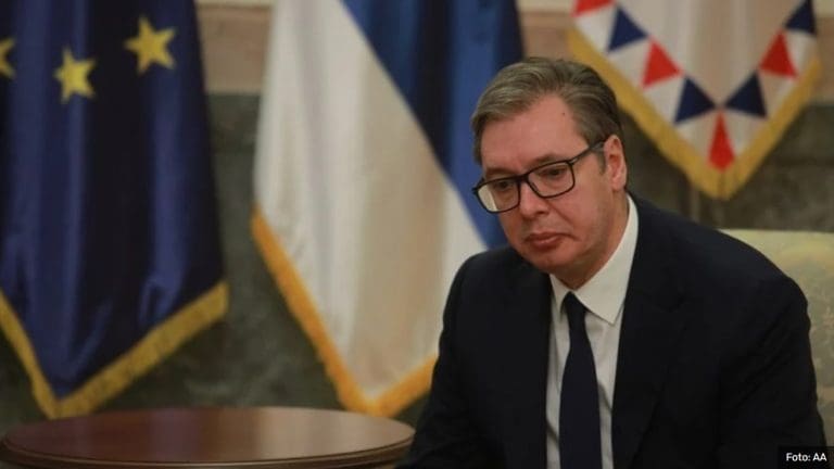Vučić u Tivtu komentarisao mogućnost da Crna Gora uđe u EU prije Srbije