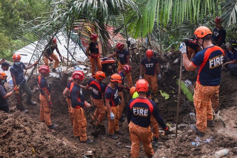 Vanredno stanje na Filipinima: Više od 240 mrtvih ili nestalih nakon tajfuna Kalmaegi