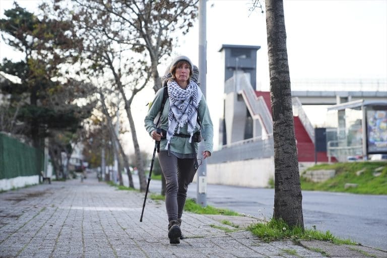 Više od šest mjeseci pješači kako bi prikupila pomoć za Palestince