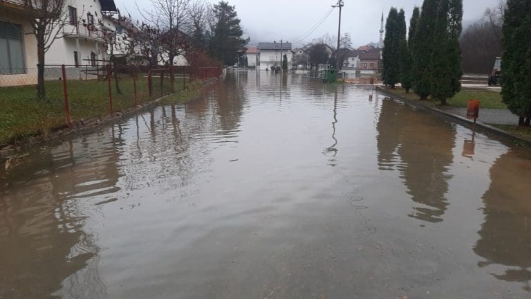 Nivo rijeka povećan, ponegdje se izlile iz korita, evo koje opštine su najugroženije