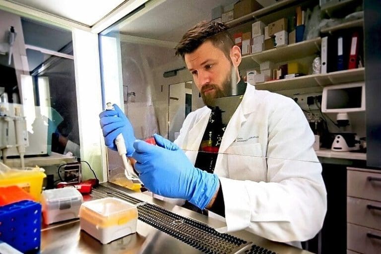 Dr Riad Hajdarević: Čakre, aure i vibracije