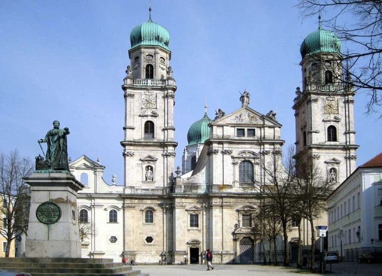 Njemačka: Katoličko sveštenstvo zlostavljalo 700 djece