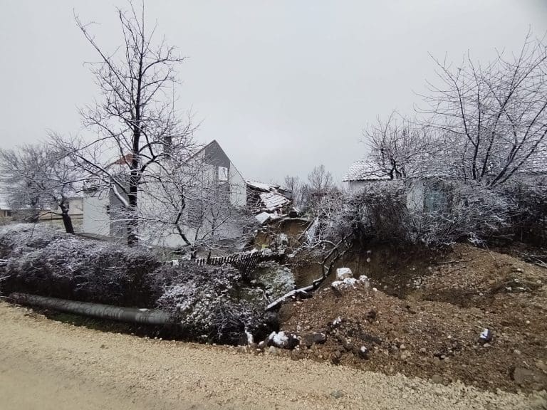 RiTE Ugljevik i dalje u krizi: koncesija još djelimično u rukama Serdarova, klizišta ugrožavaju sela, a ljudi bez domova