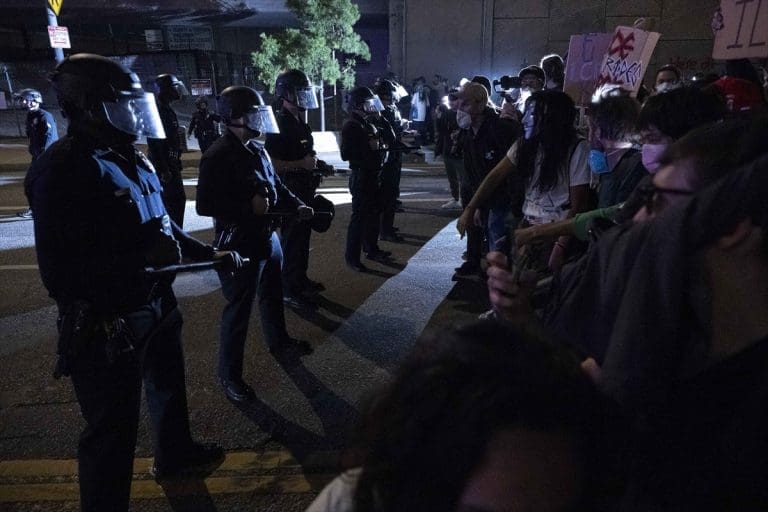Apelacioni sud presudio protiv Trumpove politike pritvaranja imigranata
