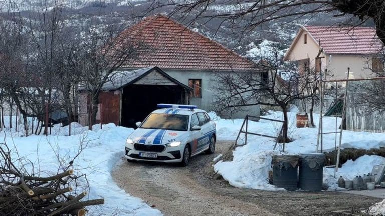 Godinu dana od nezapamćenog zločina na Cetinju: Grad danas tuguje u tišini, zastave spuštene na pola koplja