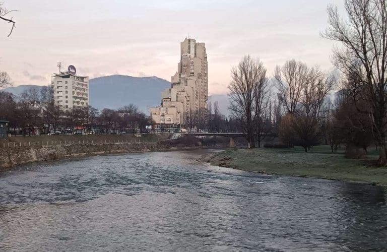 Zenica bi mogla ostati bez grijanja zbog nelegalnog priključka i duga za struju od 2.268.746 KM