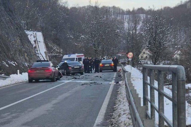 Drama u Crnoj Gori, povrijeđeno više policajaca: Ukrajinac se zakucao u pratnju Milojka Spajića