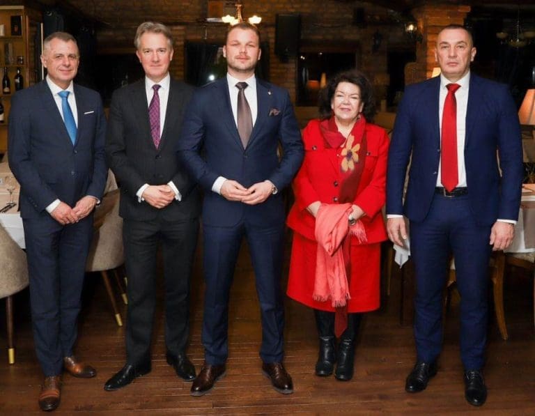 Stanivuković i Radojičić sa britanskom izaslanicom: Dijalog jedini put za stabilnu Republiku Srpsku
